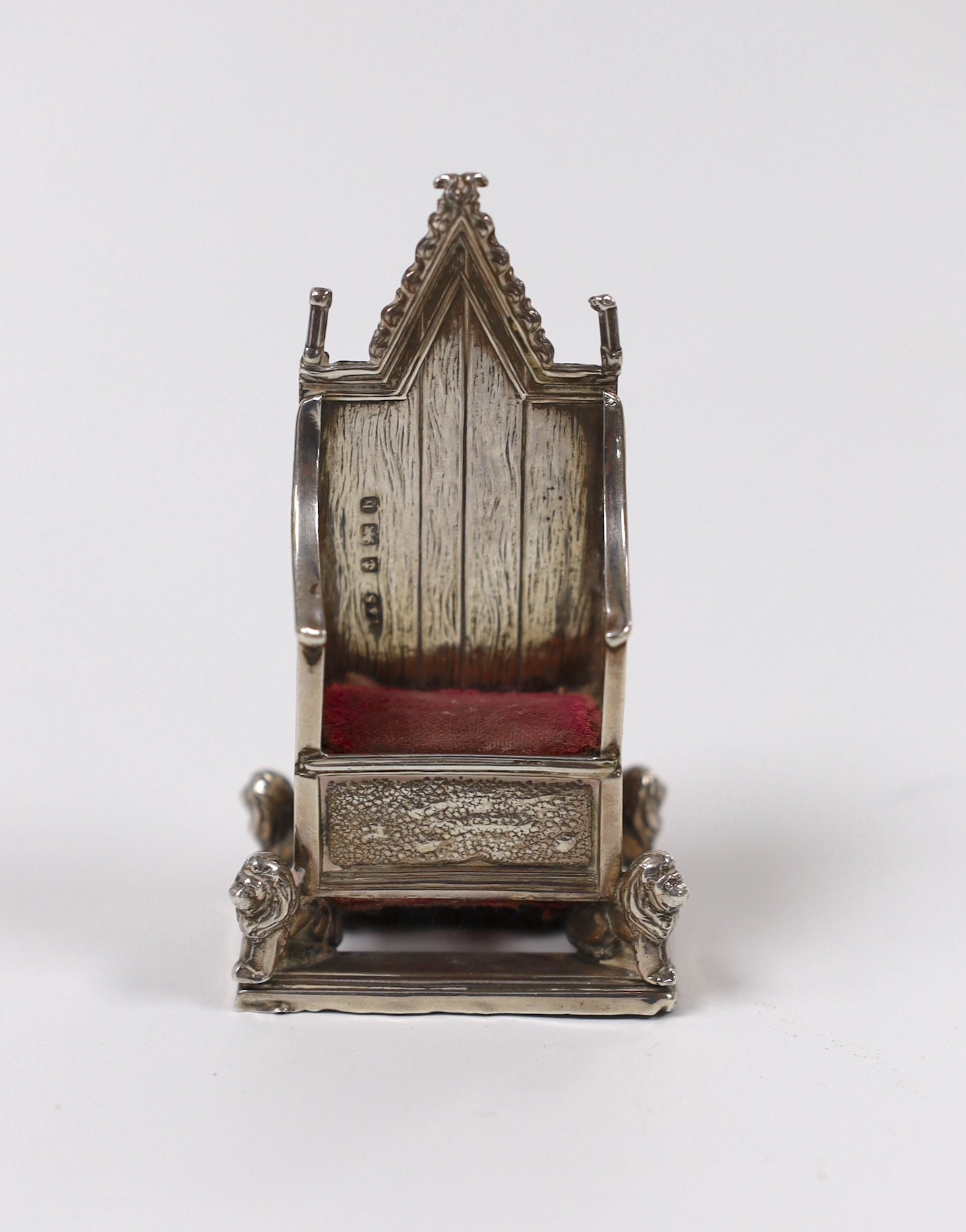 An Edwardian novelty silver mounted pin cushion, modelled a s Coronation throne, Levi & Salaman, Birmingham, 1901, 72mm.